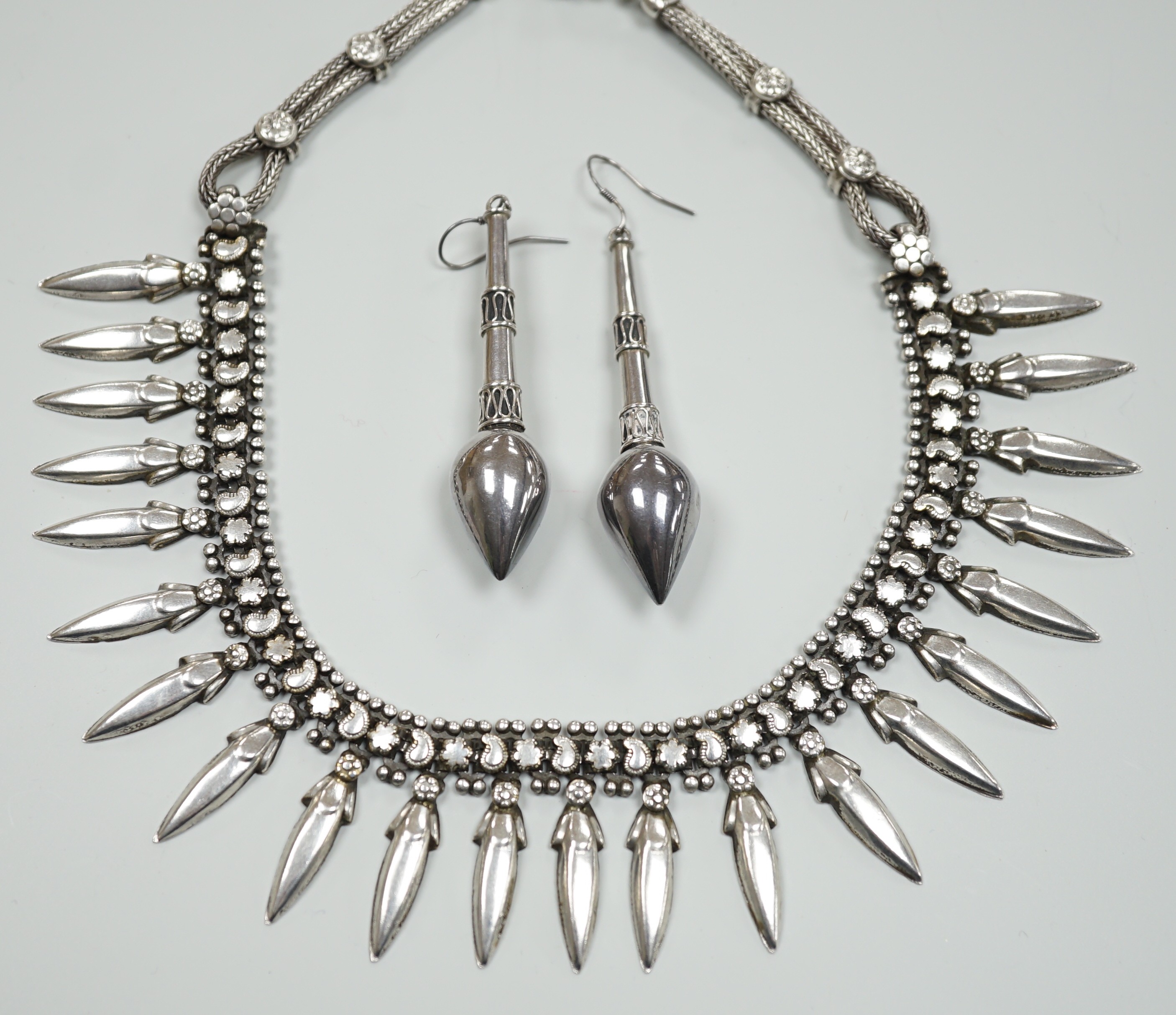 A late 20th century Balinese 925 white metal drop fringe necklace, 43cm, together with a pair of white metal drop earrings, 63mm.